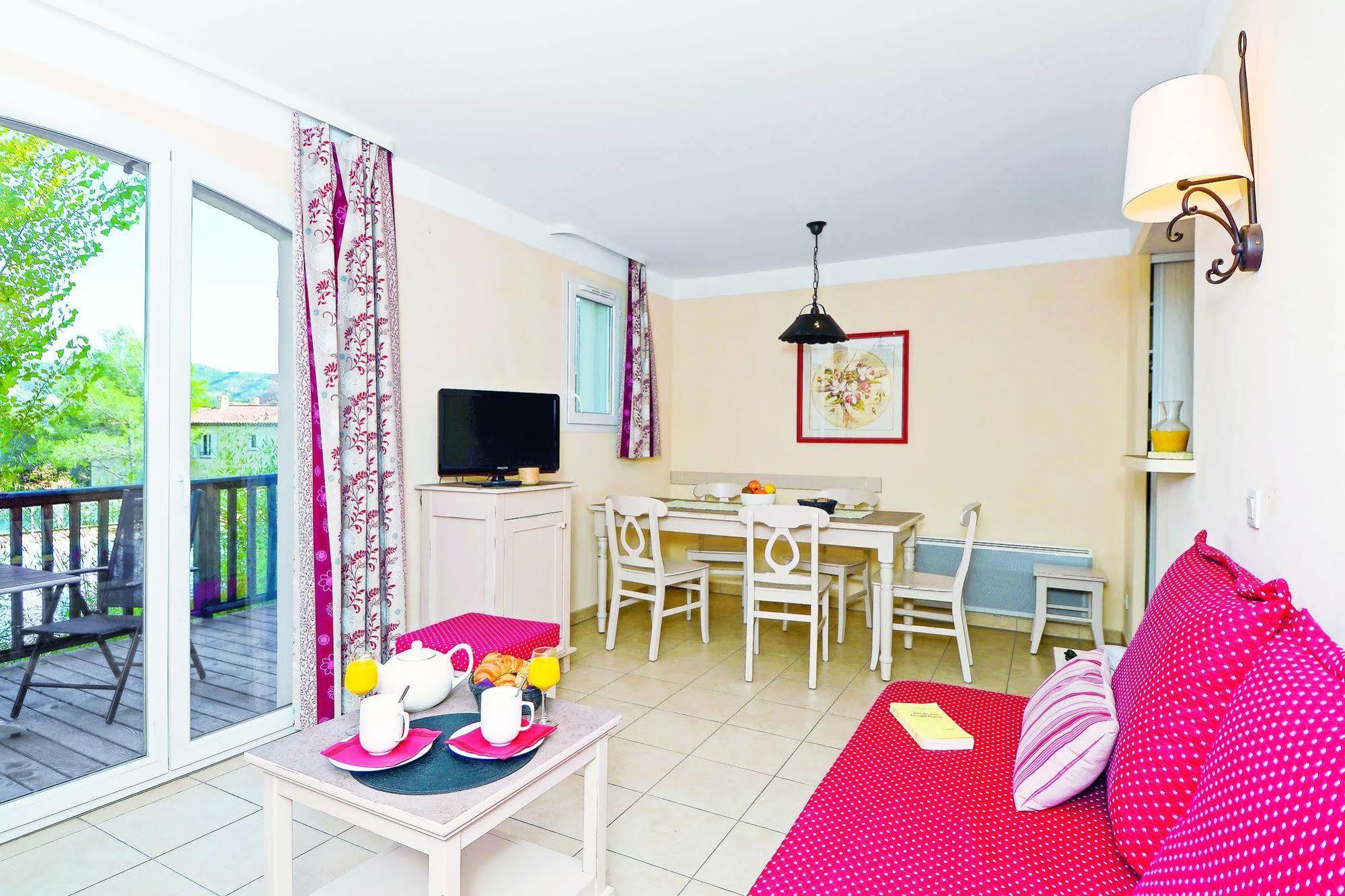 Residence Pierre & Vacances Les Coteaux De Pont-Royal Mallemort Exterior photo