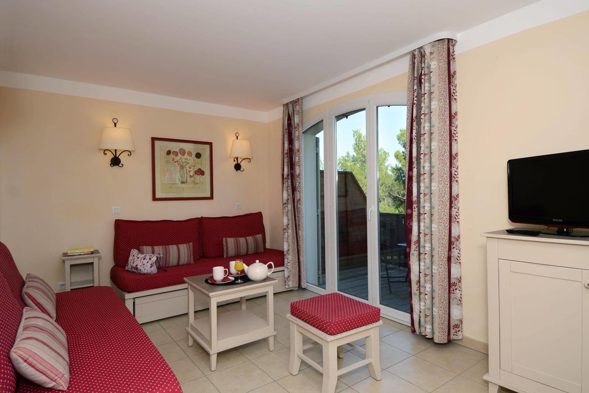 Residence Pierre & Vacances Les Coteaux De Pont-Royal Mallemort Exterior photo
