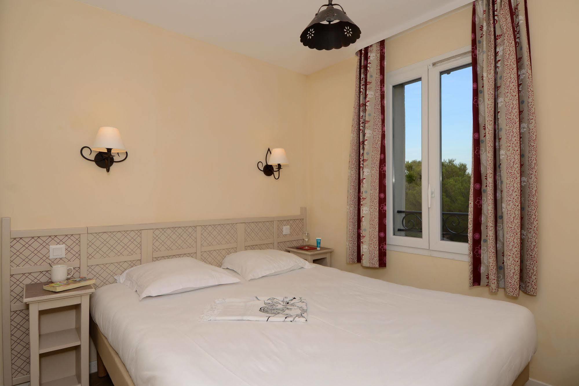 Residence Pierre & Vacances Les Coteaux De Pont-Royal Mallemort Exterior photo